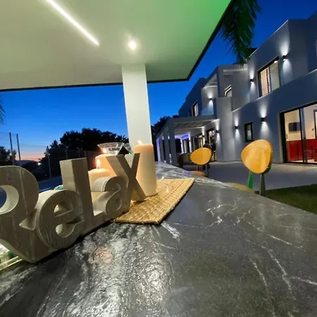 Feriehus Relax And Unwind In Our Cozy Beachside Nice Villa