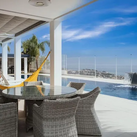 Relax And Unwind In Our Cozy Beachside Nice Villa
