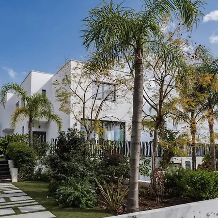 Relax And Unwind In Our Cozy Beachside Nice Villa *