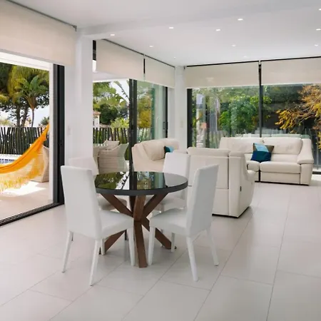 Relax And Unwind In Our Cozy Beachside Nice Villa
