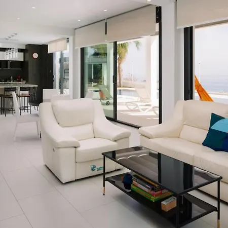Feriehus Relax And Unwind In Our Cozy Beachside Nice Villa