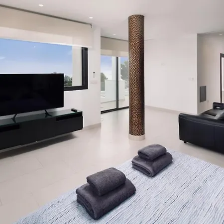 Relax And Unwind In Our Cozy Beachside Nice Villa Feriehus Ribamar (Lourinha)