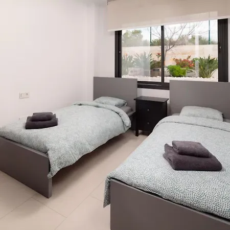 Feriehus Relax And Unwind In Our Cozy Beachside Nice Villa